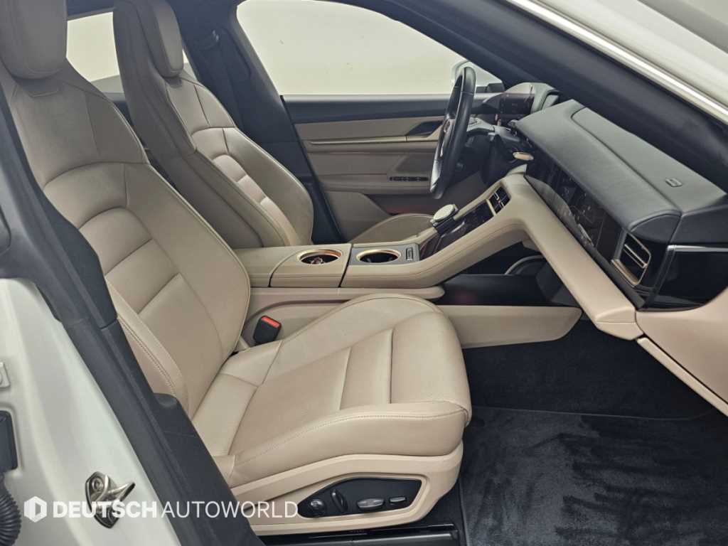 Porsche Taycan — photo 10
