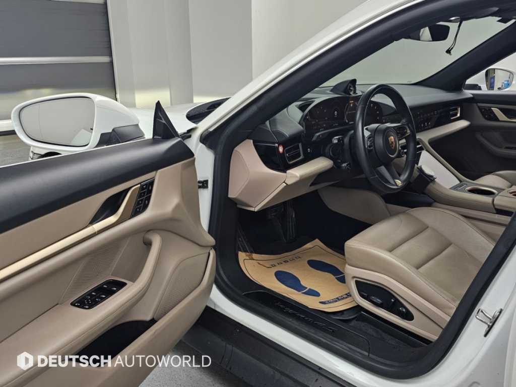 Porsche Taycan — photo 11