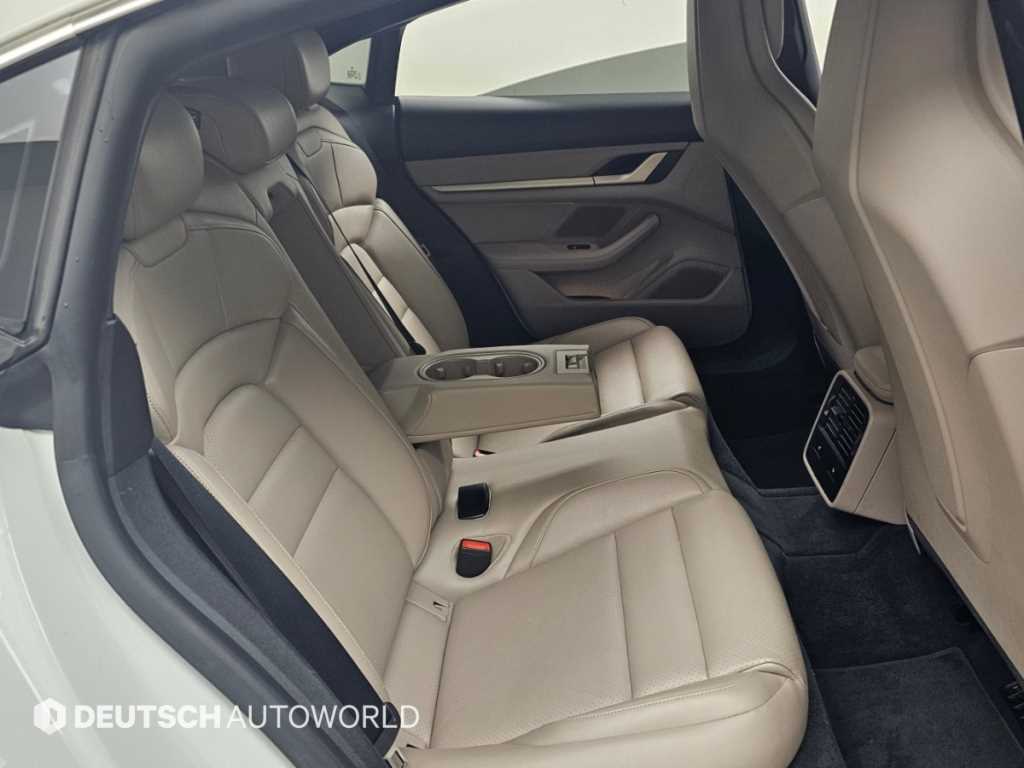 Porsche Taycan — photo 12