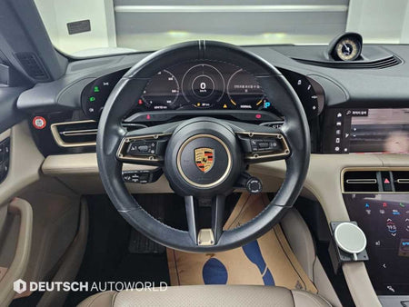 Porsche Taycan — photo 13