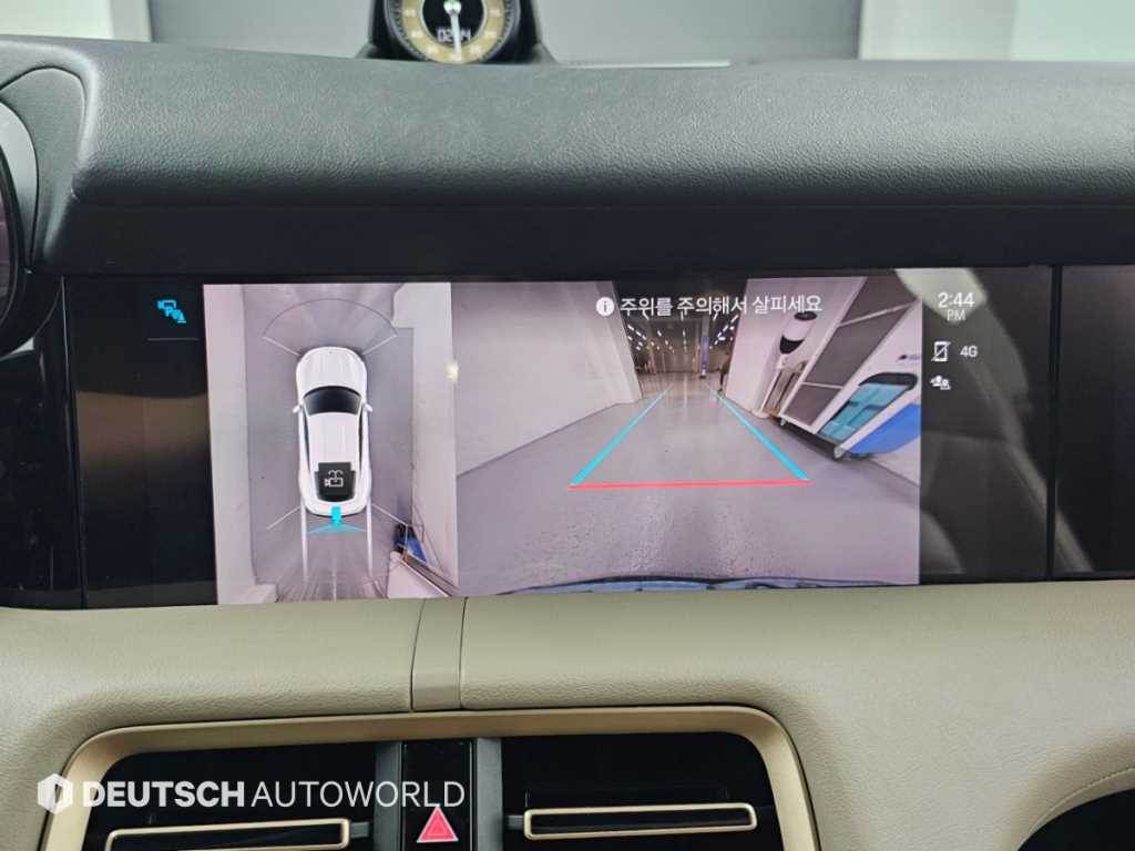 Porsche Taycan — photo 15
