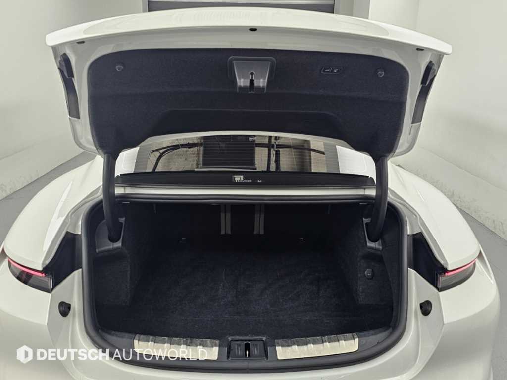 Porsche Taycan — photo 19