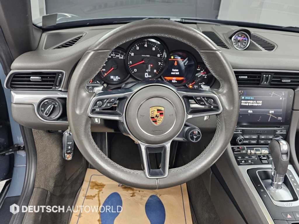 Porsche 911 — photo 13