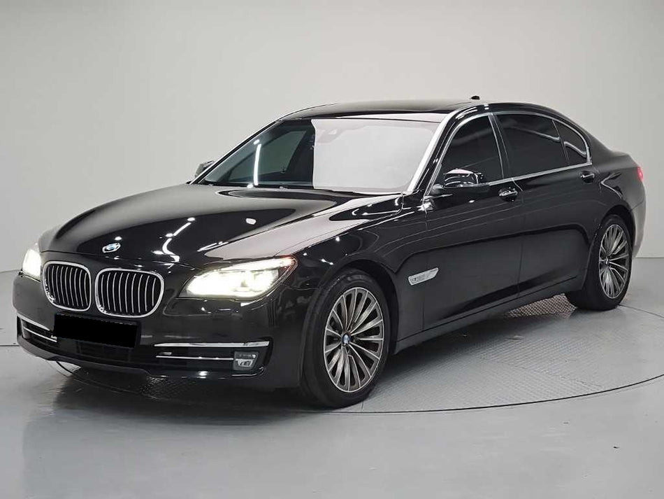 BMW 7-Series — photo 01
