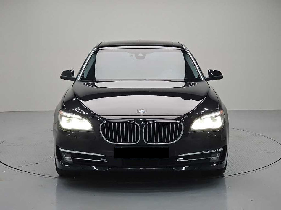 BMW 7-Series — photo 02