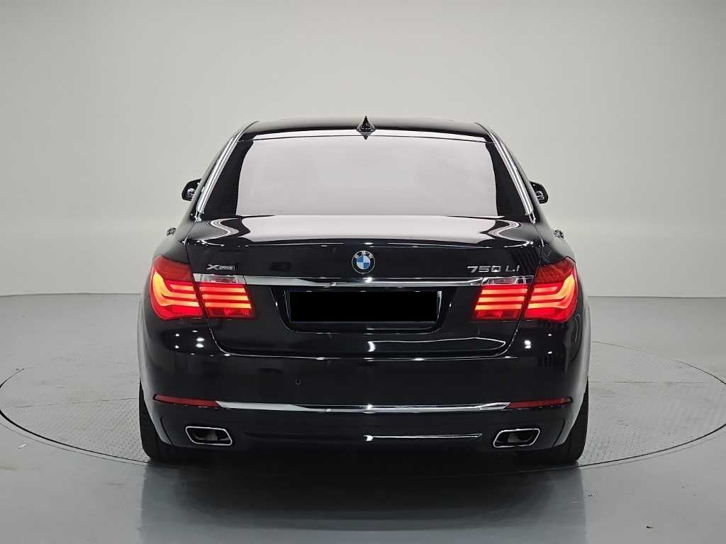 BMW 7-Series — photo 03