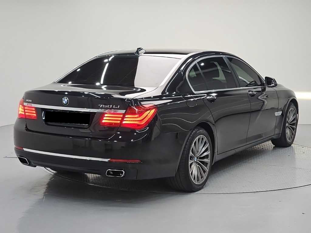 BMW 7-Series — photo 04