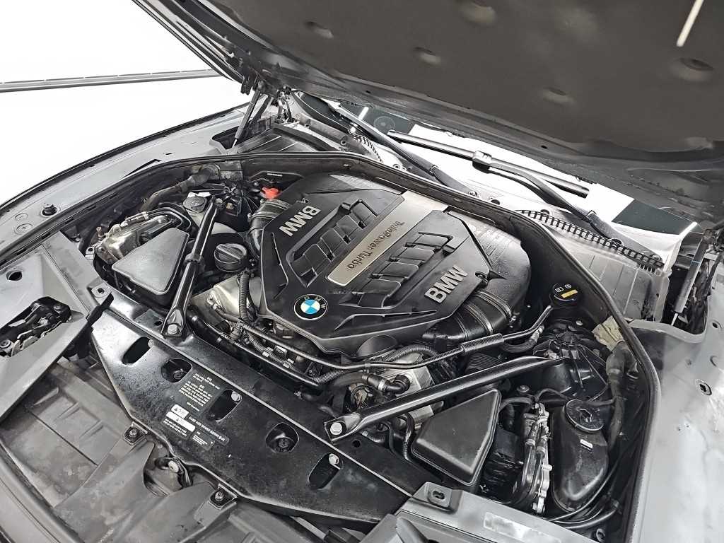 BMW 7-Series — photo 05
