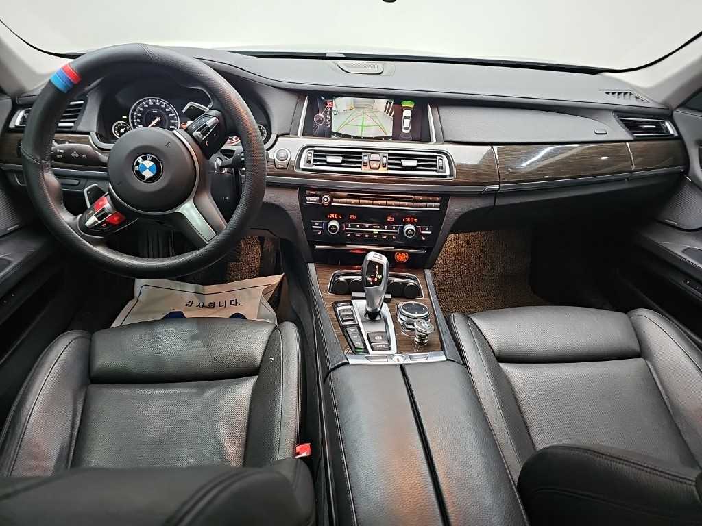 BMW 7-Series — photo 07