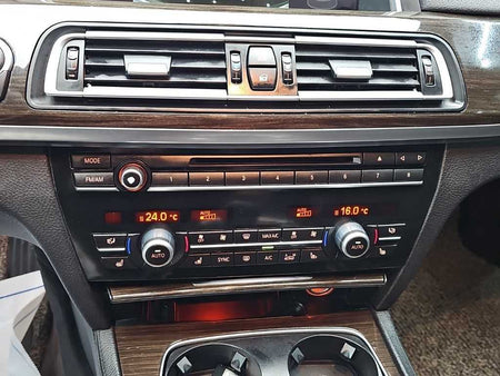 BMW 7-Series — photo 10