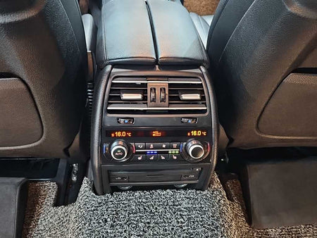 BMW 7-Series — photo 14