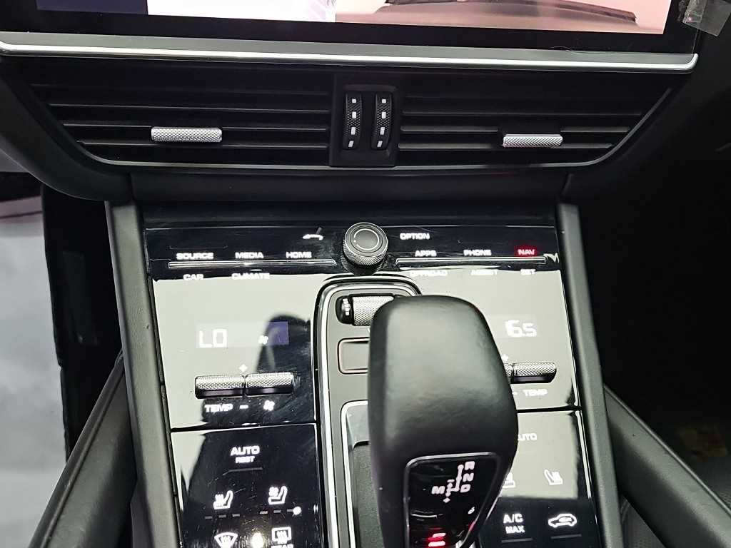 Porsche Cayenne — photo 10