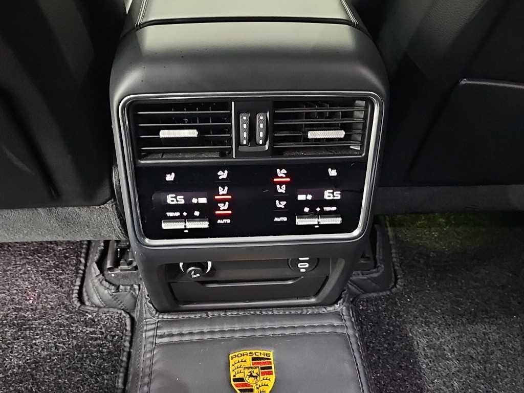 Porsche Cayenne — photo 13