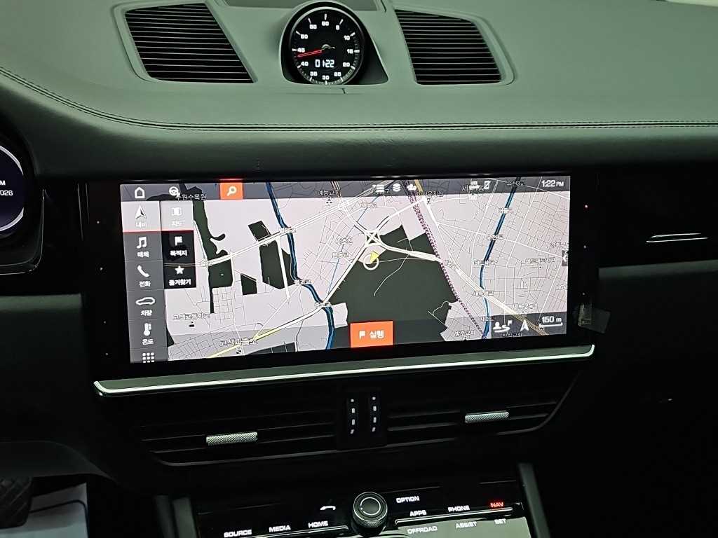 Porsche Cayenne — photo 15