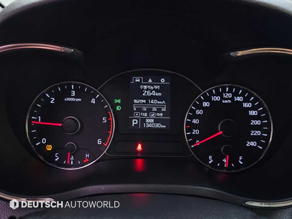 Kia K3 — photo 08