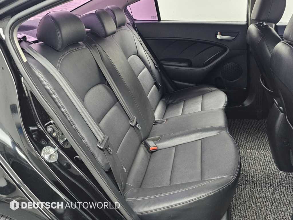 Kia K3 — photo 12