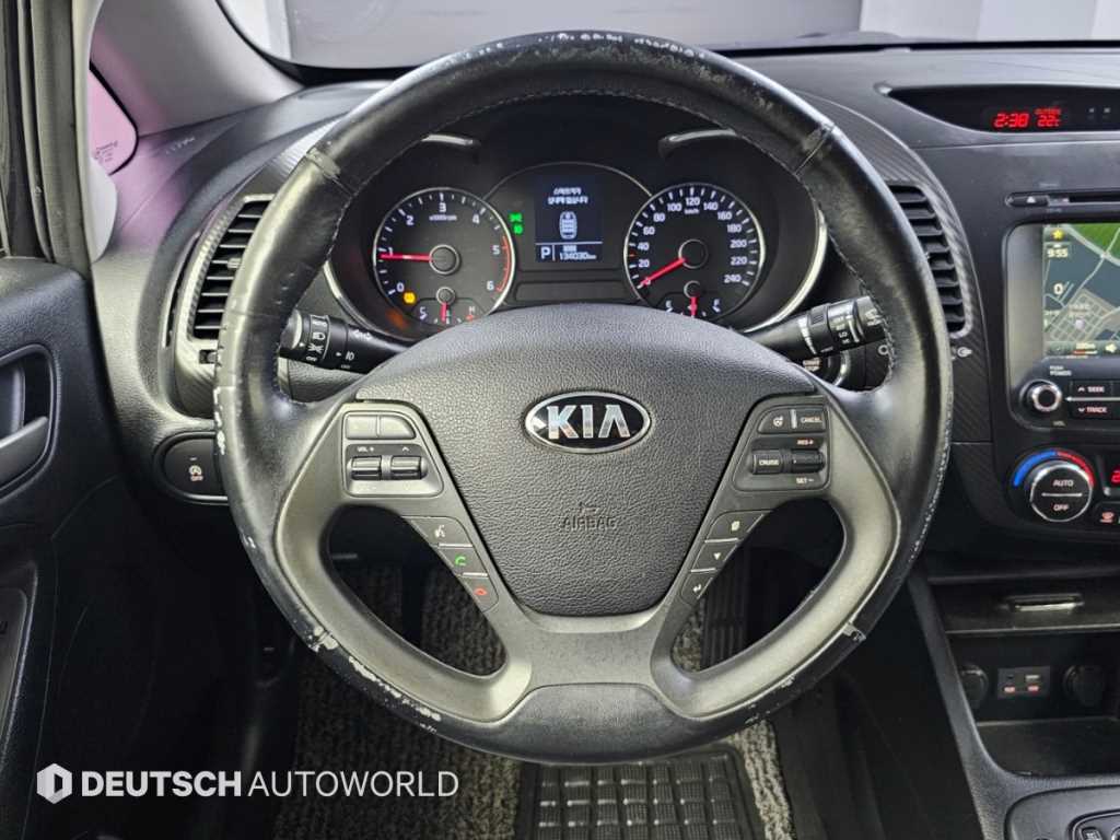 Kia K3 — photo 13
