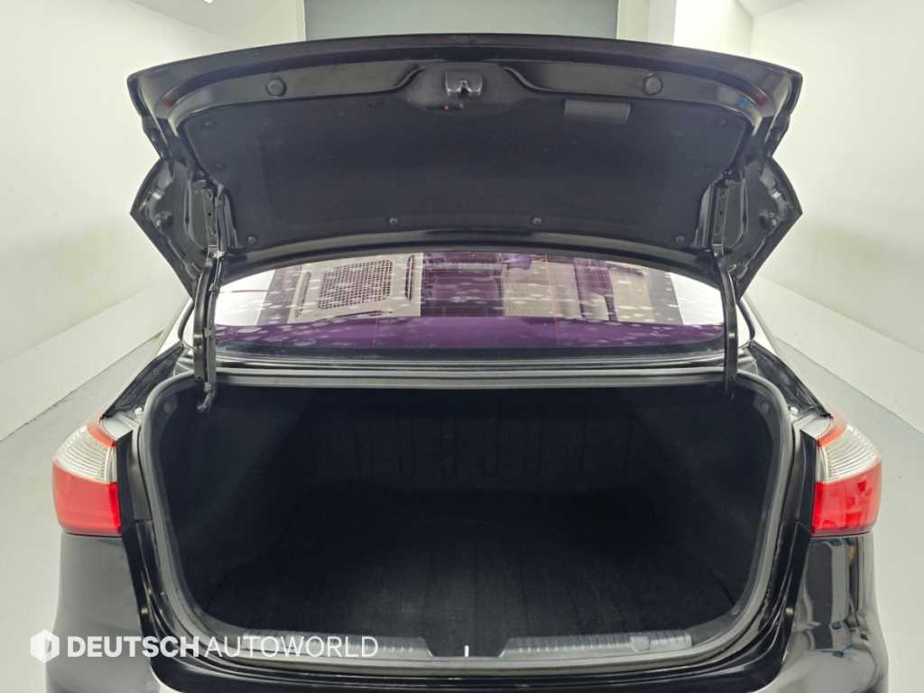 Kia K3 — photo 19