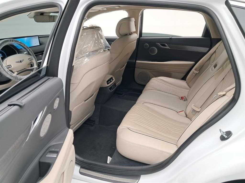 Genesis G80 — photo 12