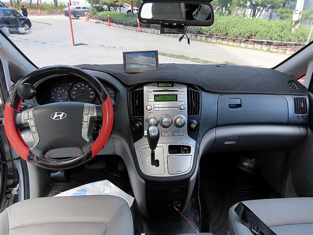 Hyundai Starex — photo 08