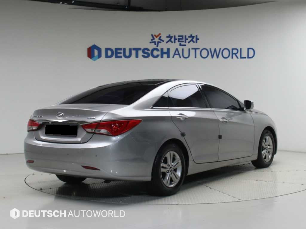 Hyundai Sonata — photo 02