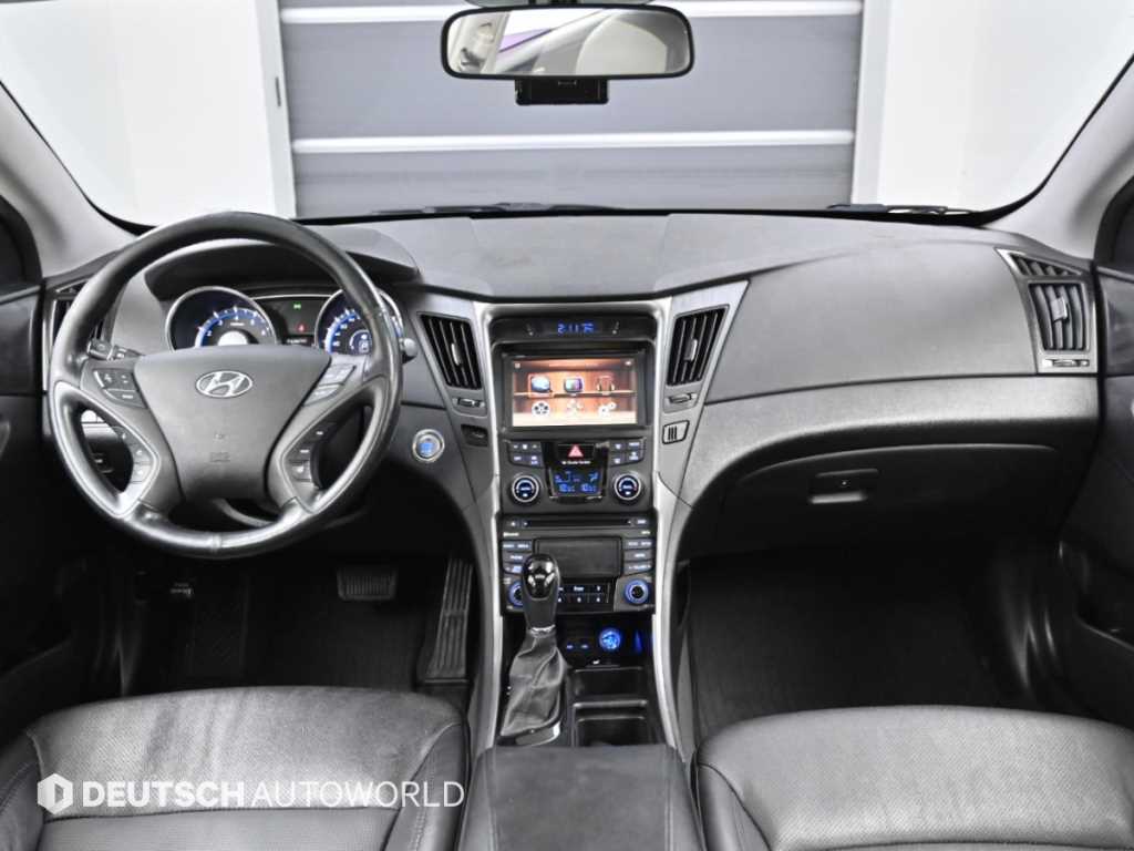 Hyundai Sonata — photo 08