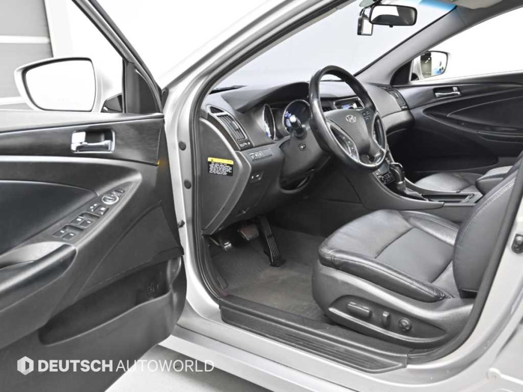 Hyundai Sonata — photo 10