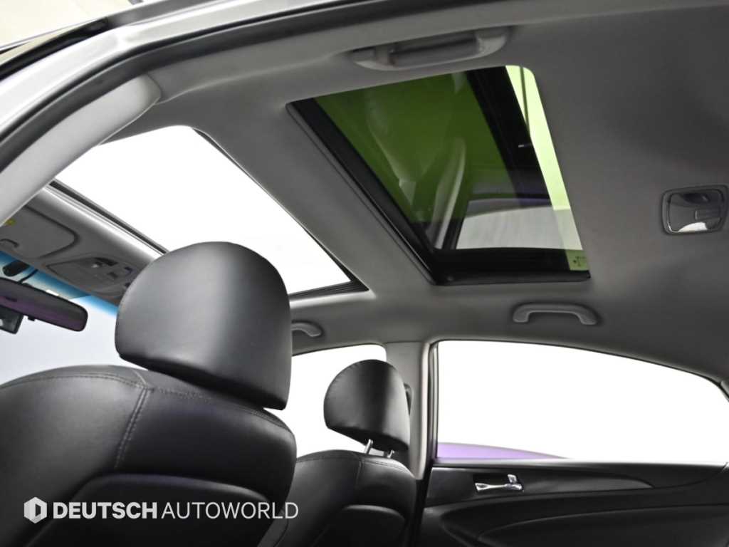 Hyundai Sonata — photo 11