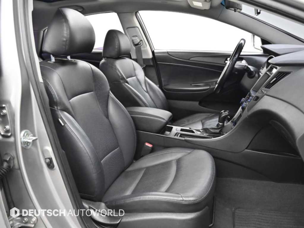 Hyundai Sonata — photo 12