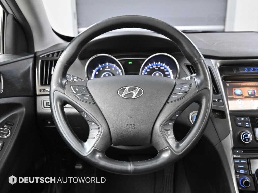 Hyundai Sonata — photo 14