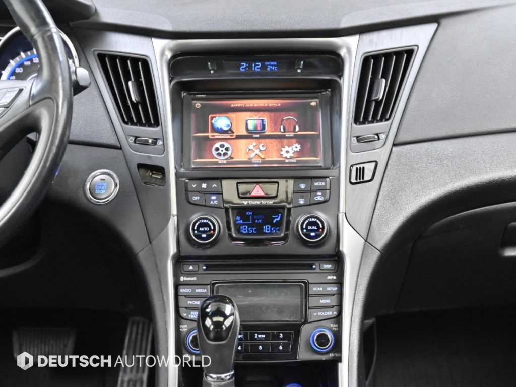 Hyundai Sonata — photo 16