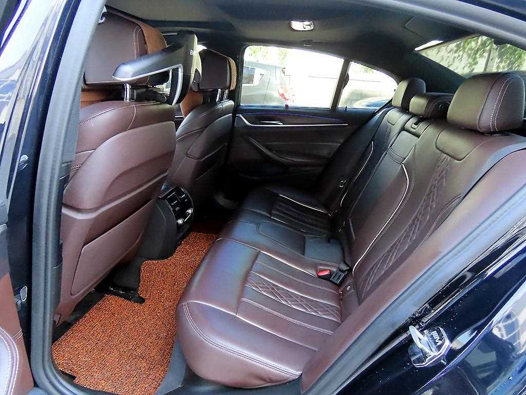 BMW 5-Series — photo 06