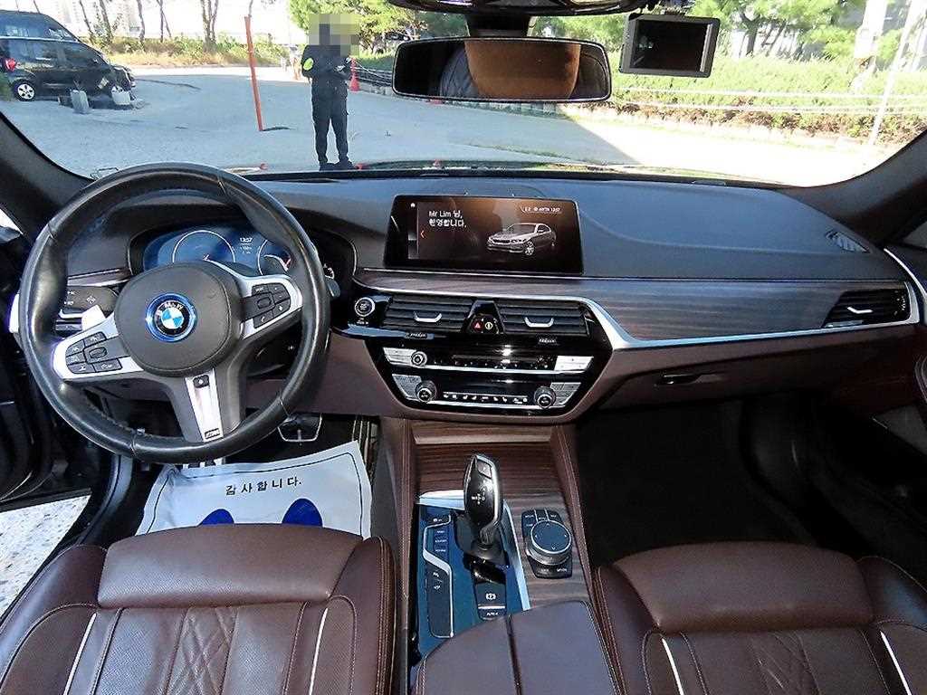 BMW 5-Series — photo 07