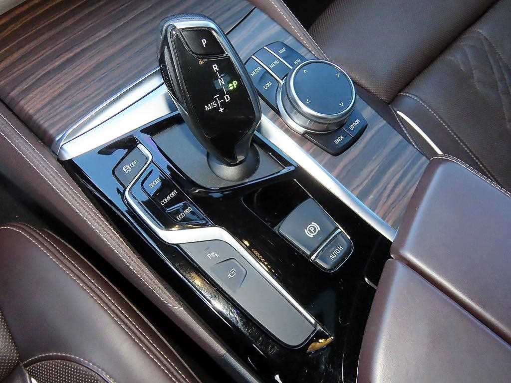 BMW 5-Series — photo 11