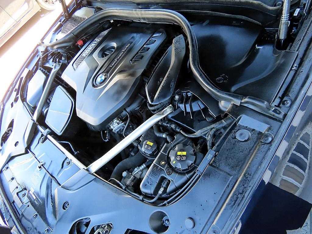 BMW 5-Series — photo 19
