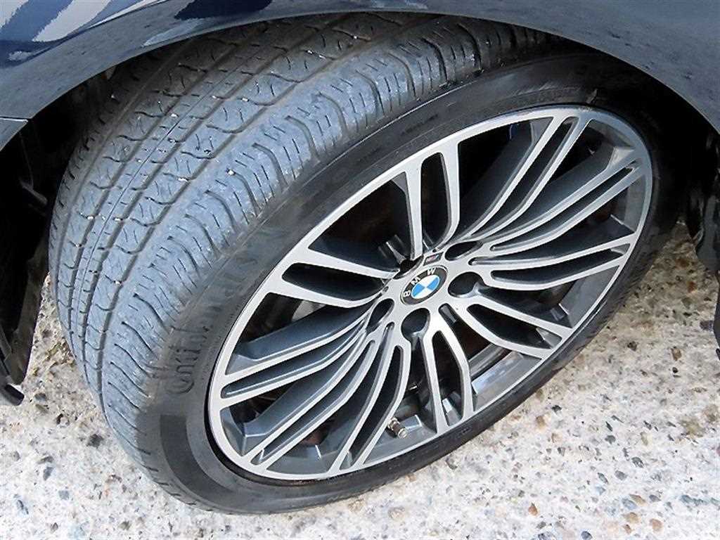 BMW 5-Series — photo 20