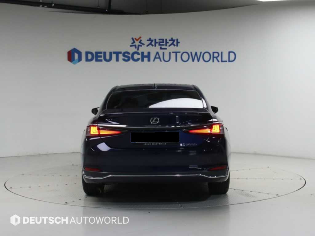 Lexus ES — photo 04
