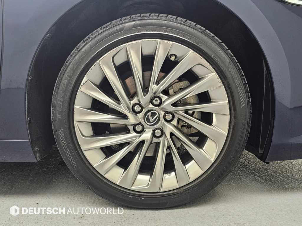 Lexus ES — photo 05