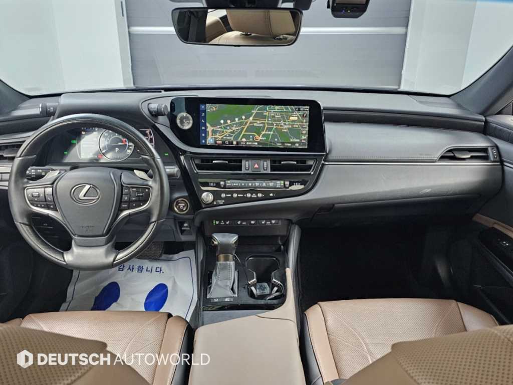 Lexus ES — photo 07