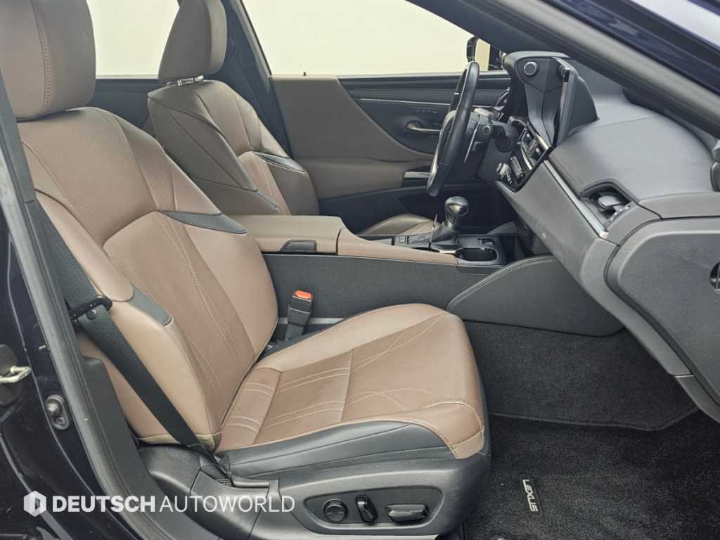 Lexus ES — photo 10