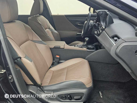 Lexus ES — photo 10