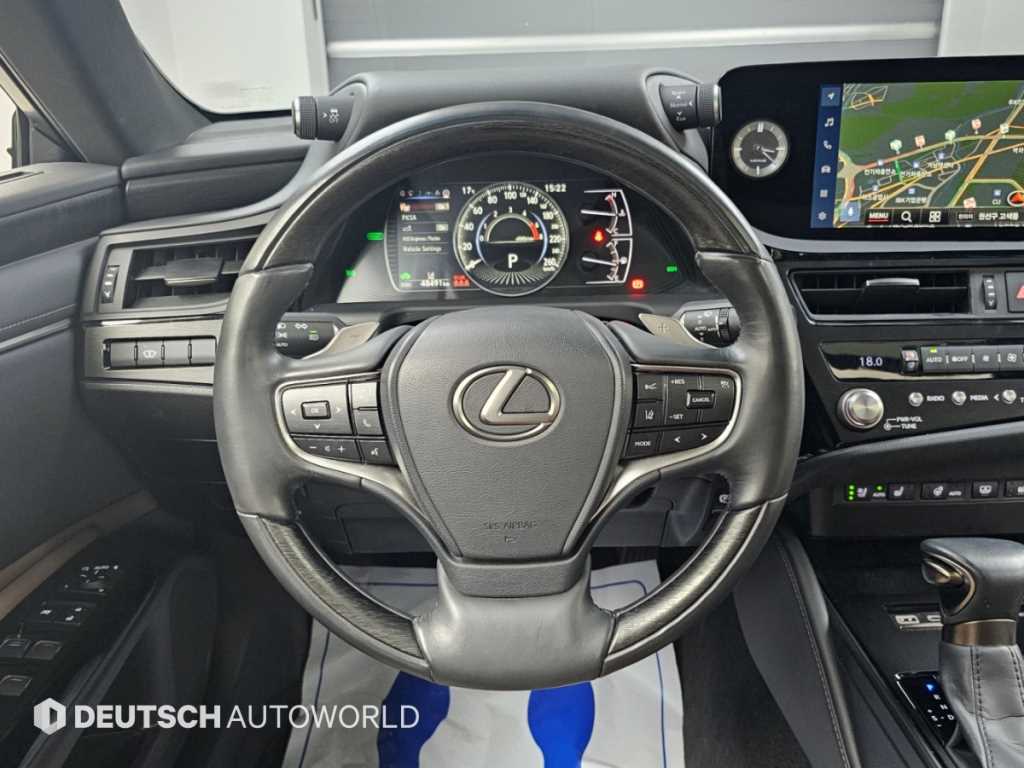 Lexus ES — photo 13