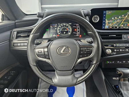 Lexus ES — photo 13