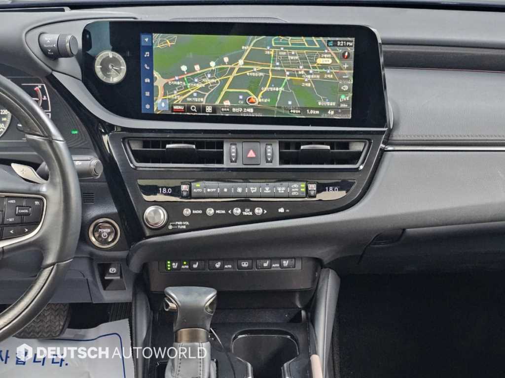 Lexus ES — photo 14