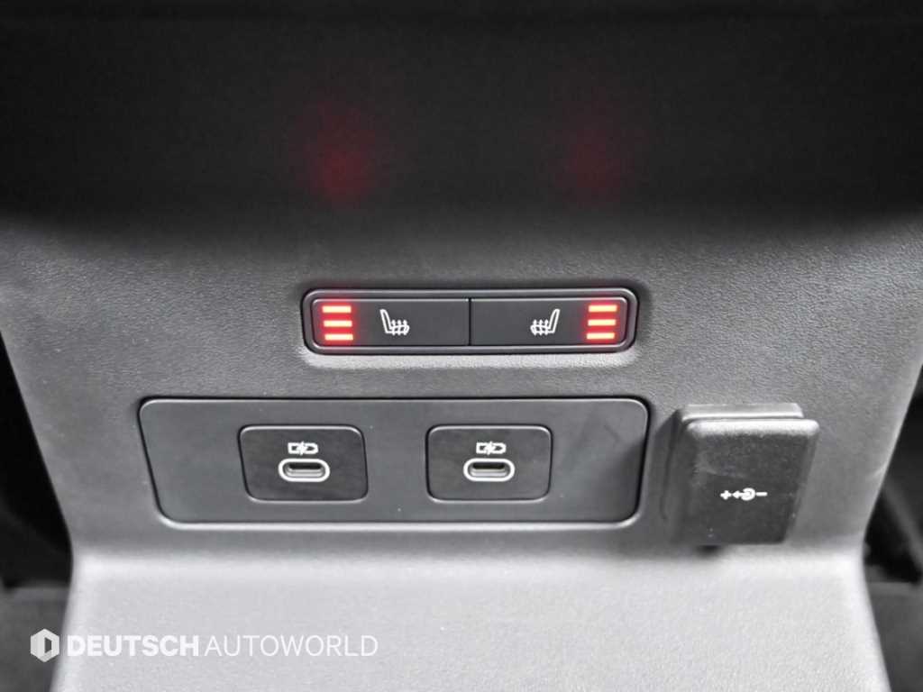 Land Rover Range Rover Velar — photo 16