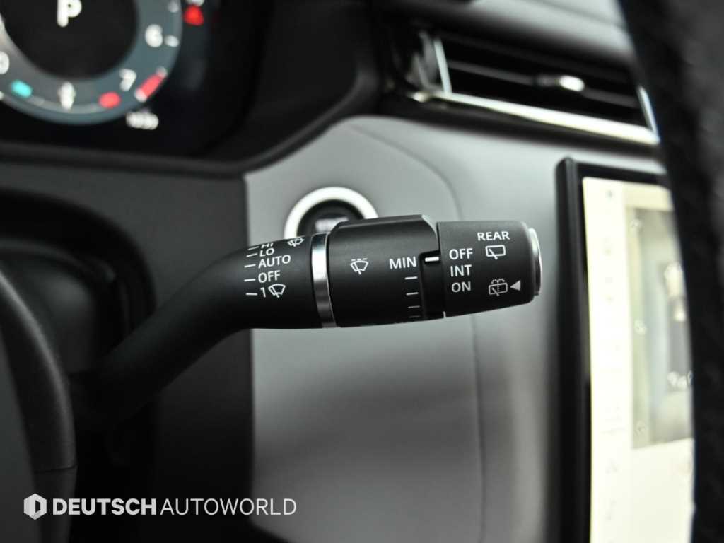 Land Rover Range Rover Velar — photo 17