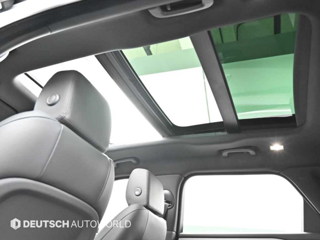 Land Rover Range Rover Velar — photo 18