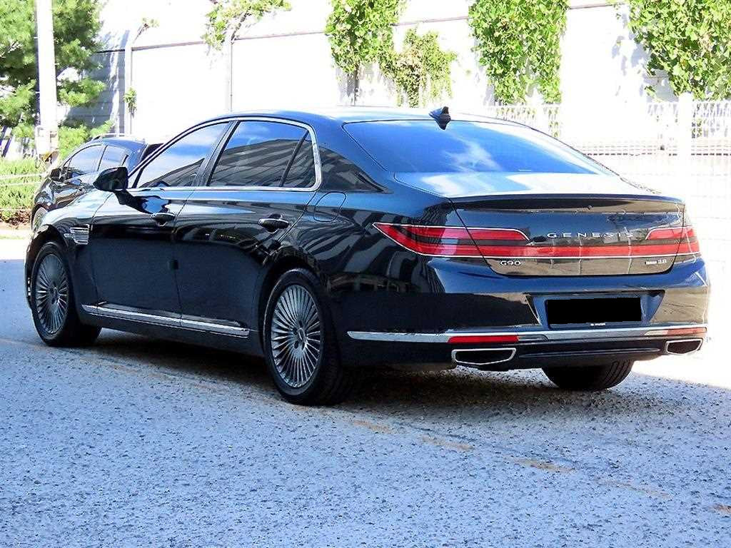 Genesis G90 — photo 03