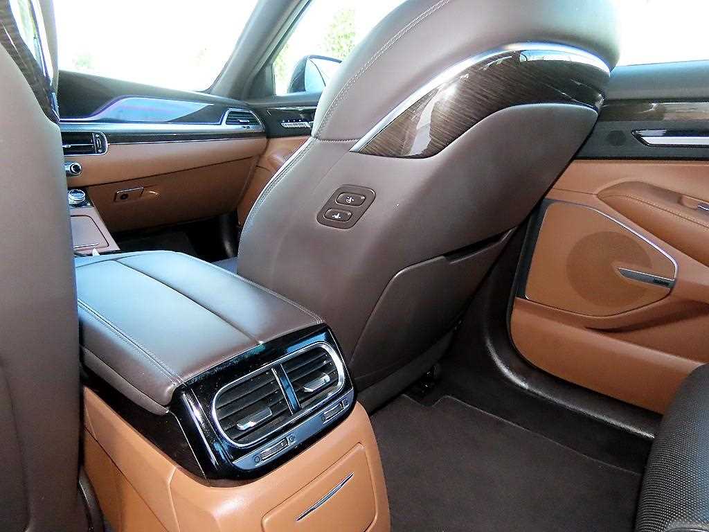 Genesis G90 — photo 16