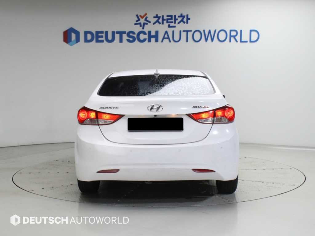 Hyundai Avante — photo 04